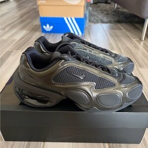 Women's Nike Air Max Muse Shoes - Black Black Metallic Silver FV1920-003